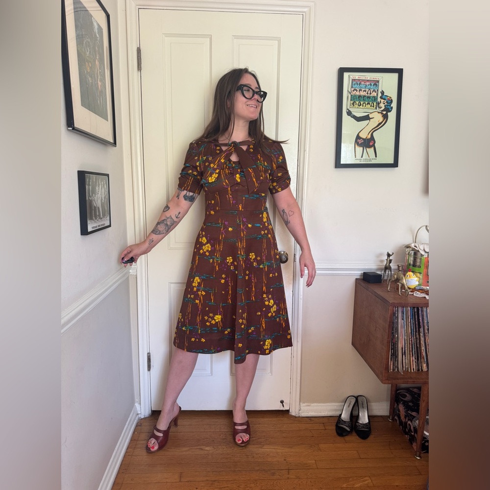 70s Does 40s Vintage Brown A Line Floral Dress - Picture 2 of 6